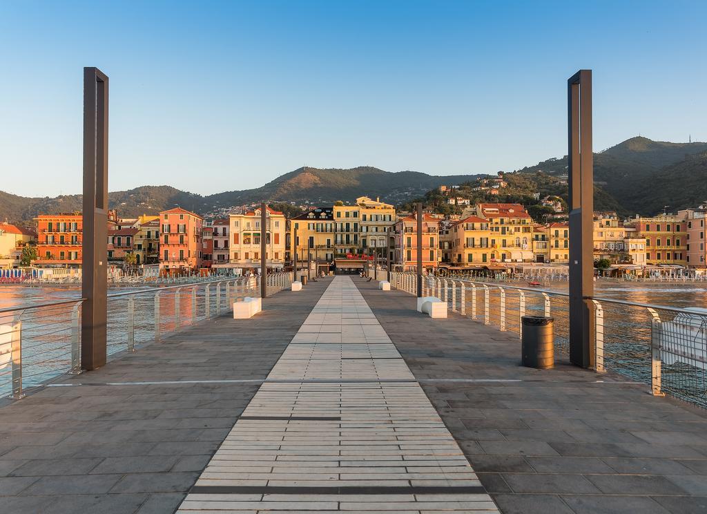 Hotel Ligure アラッシオ エクステリア 写真