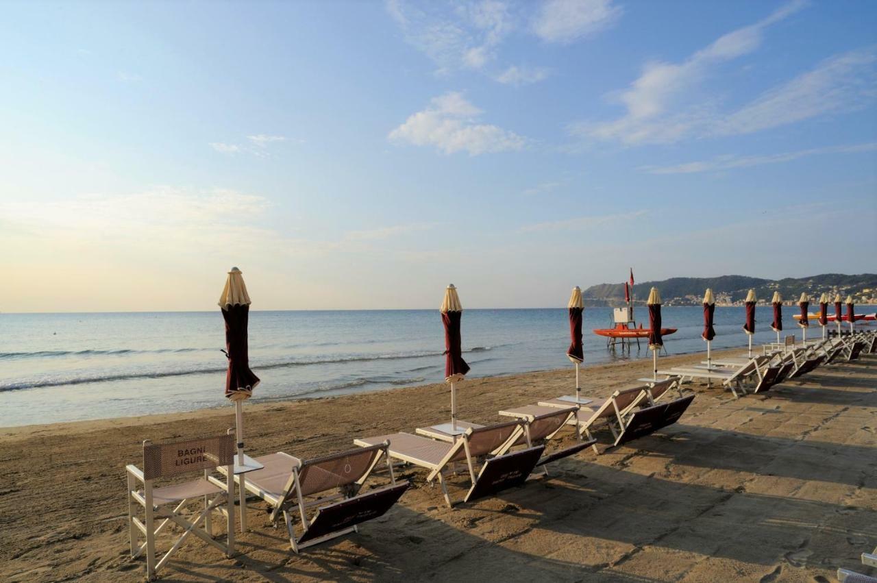 Hotel Ligure アラッシオ エクステリア 写真